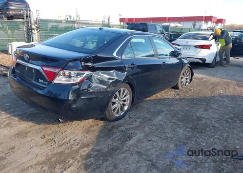 2015 Toyota Camry Hybrid Xle z USA, uszkodzony, nr VIN 4T1BD1FK5FU174459